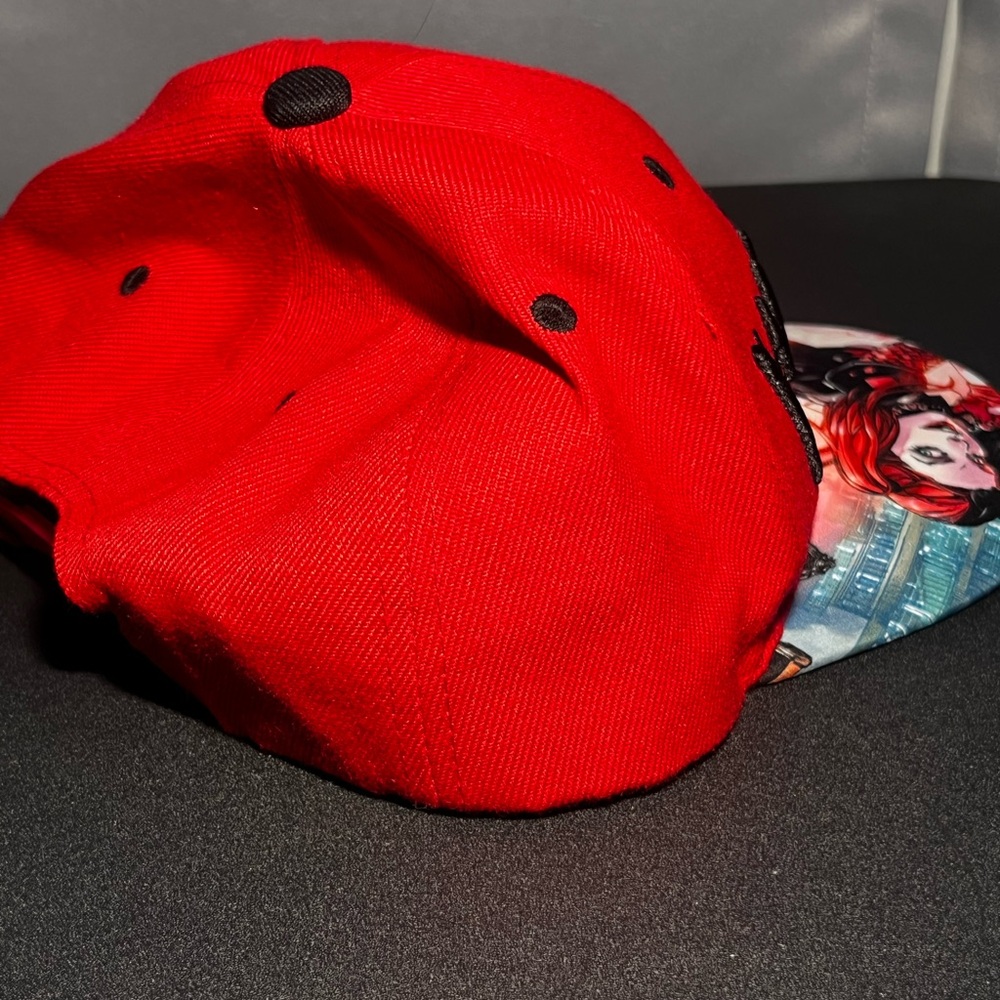 Six Flags Exclusive Harley Quinn Red Snapback Cap ( Has Writing On The Inside) - Picture 7 of 10